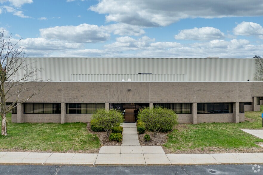 More Photos Of 3800 Lapeer Rd, Auburn Hills Manufacturing For Lease