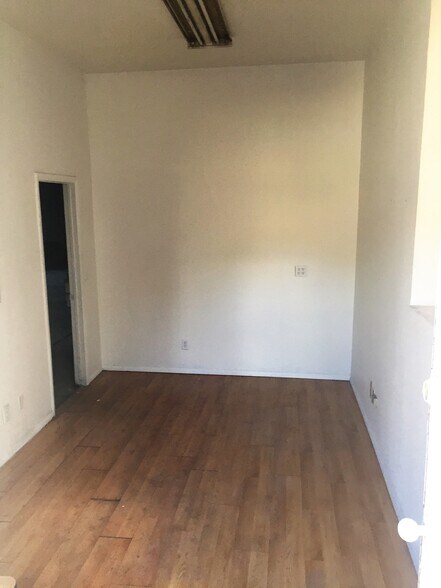 More Photos Of 219-230 W Commercial St, Elko Flex For Lease