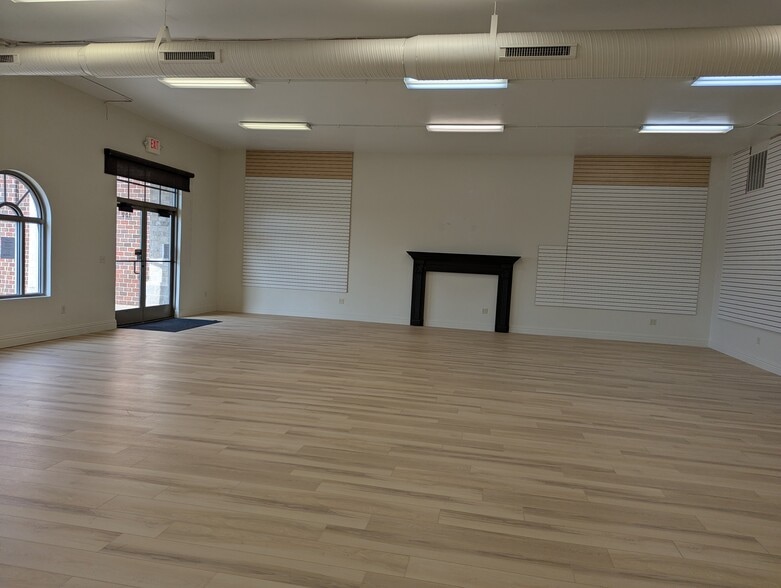 More Photos Of 1255-1263 S Monroe Ave, Green Bay Unknown For Lease