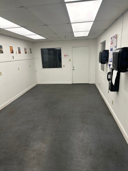 More Photos Of 1100 N Redmond Rd, Jacksonville Unknown For Lease