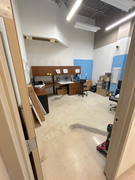More Photos Of 9230 Brookwood Ct, Bonita Springs Light Manufacturing For Lease