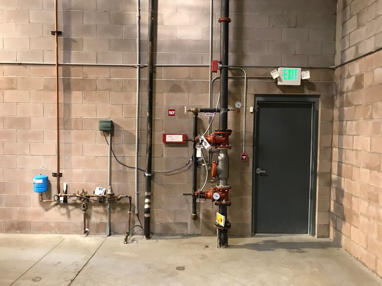 More Photos Of 2721 W Mansfield Ave, Sheridan Flex For Sale