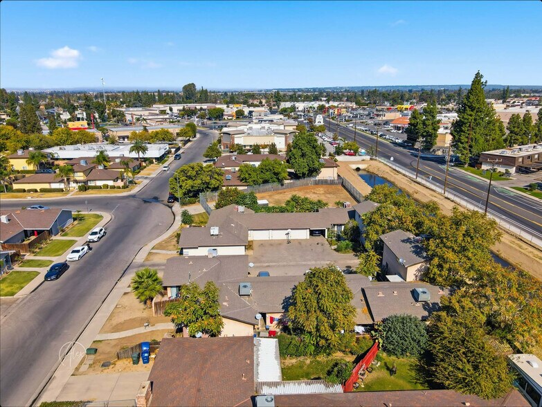 More Photos Of 1912 Hasti Acres Dr, Bakersfield Multifamily For Sale