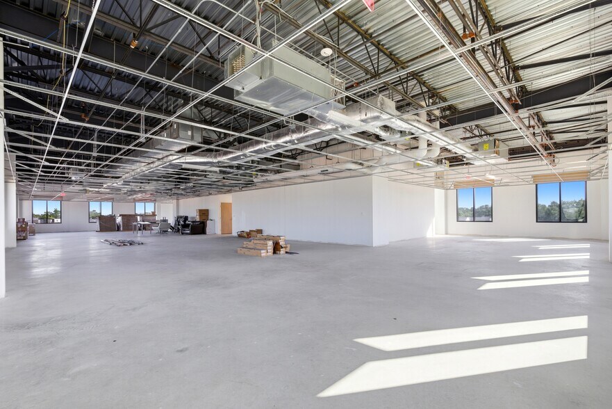 More Photos Of 10402 Valley Forge Dr, Houston Office For Lease