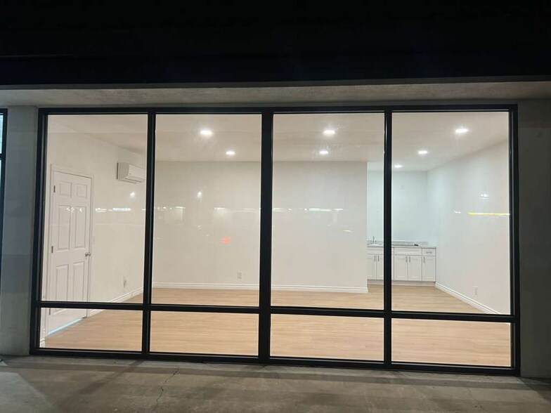 More Photos Of 1301-1307 E Edinger Ave, Santa Ana Showroom For Lease