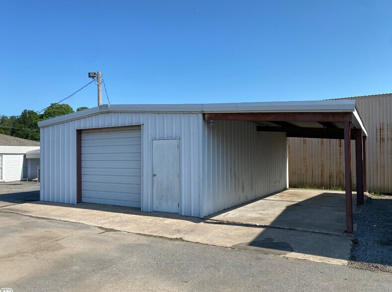 More Photos Of 1701 S Timber St, Stuttgart Office Residential For Sale