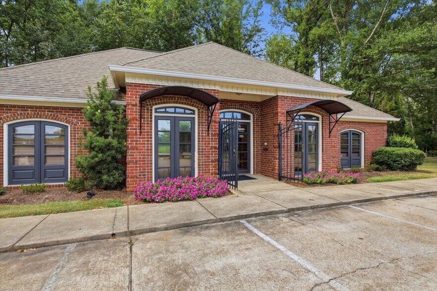 More Photos Of 200 Forest View Dr, Raymond Office For Lease