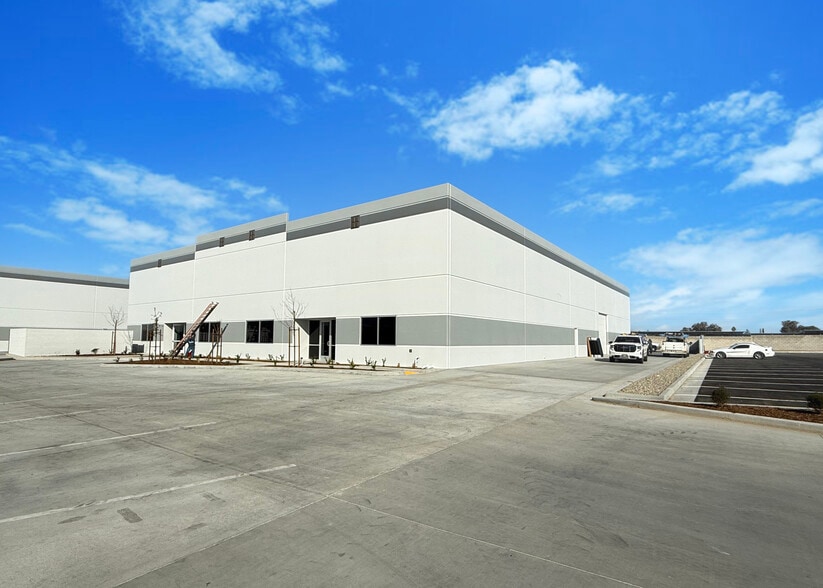Primary Photo Of 4520-4608 New Horizon Blvd, Bakersfield Warehouse For Lease