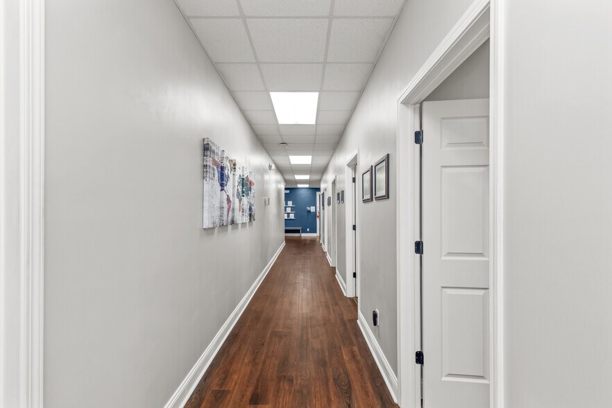 More Photos Of 1923 Lejeune Blvd, Jacksonville Office For Sale