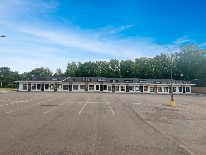 Primary Photo Of 720-742 McFarland Blvd, Northport Unknown For Lease