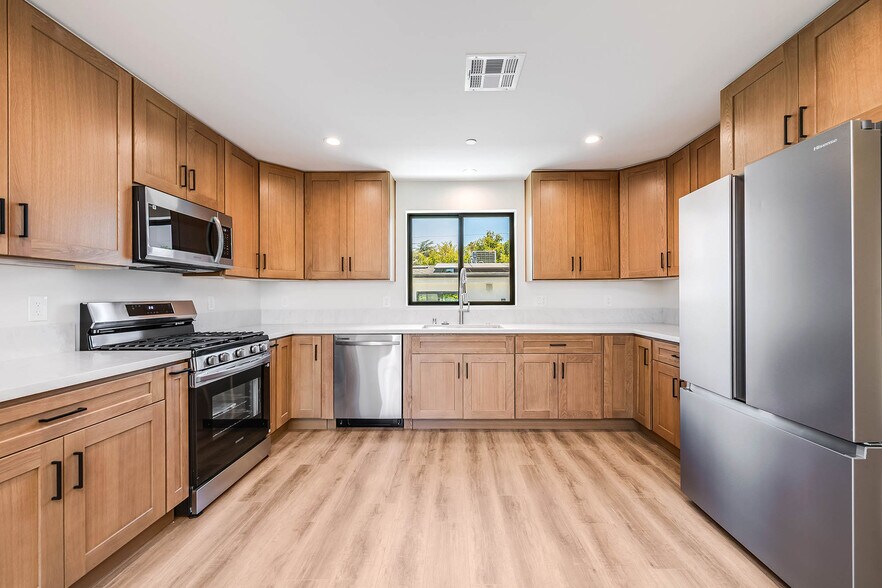 More Photos Of 5954 Simpson Ave, Valley Village Apartments For Sale