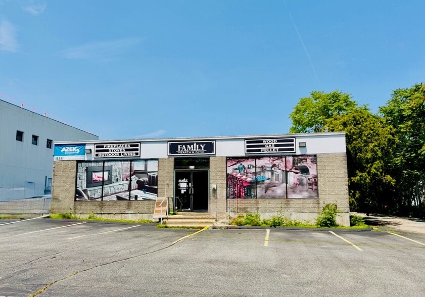 Primary Photo Of 571 Broad St, New London Freestanding For Lease