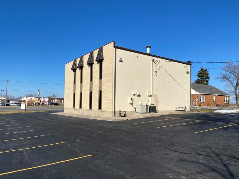 More Photos Of 2111 W Lincoln Hwy, Merrillville Loft Creative Space For Lease