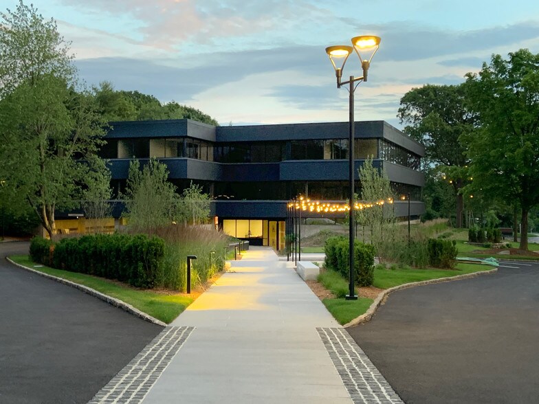 More Photos Of 320 Boston Post Rd, Darien Unknown For Lease