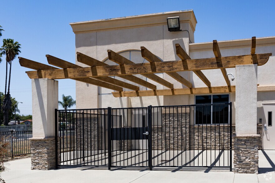 More Photos Of 960 W Mission Blvd, Pomona Office For Lease