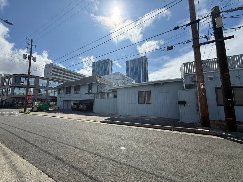 More Photos Of 1303 Rycroft St, Honolulu Restaurant For Lease