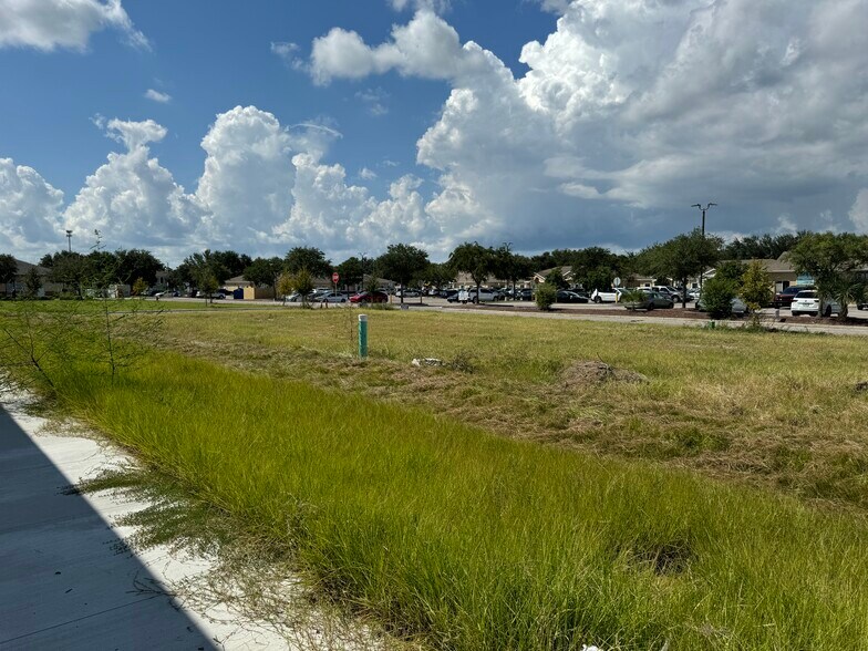 More Photos Of 6924 Old Big Bend Rd, Gibsonton Medical For Sale