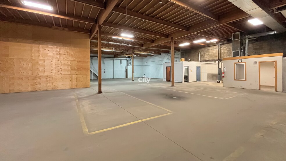 More Photos Of 7620 Yellowhead Trl NW, Edmonton Warehouse For Lease