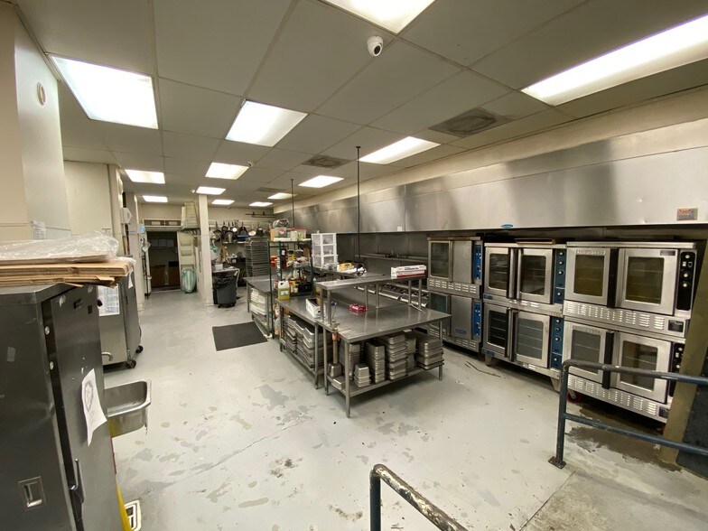 More Photos Of 5200 W Washington Blvd, Los Angeles Flex For Lease