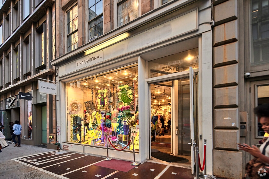 More Photos Of 535 Broadway, New York Storefront Retail Office For Lease