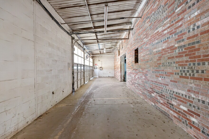 More Photos Of 17905 US Highway 69 N, Lindale Refrigeration Cold Storage For Sale