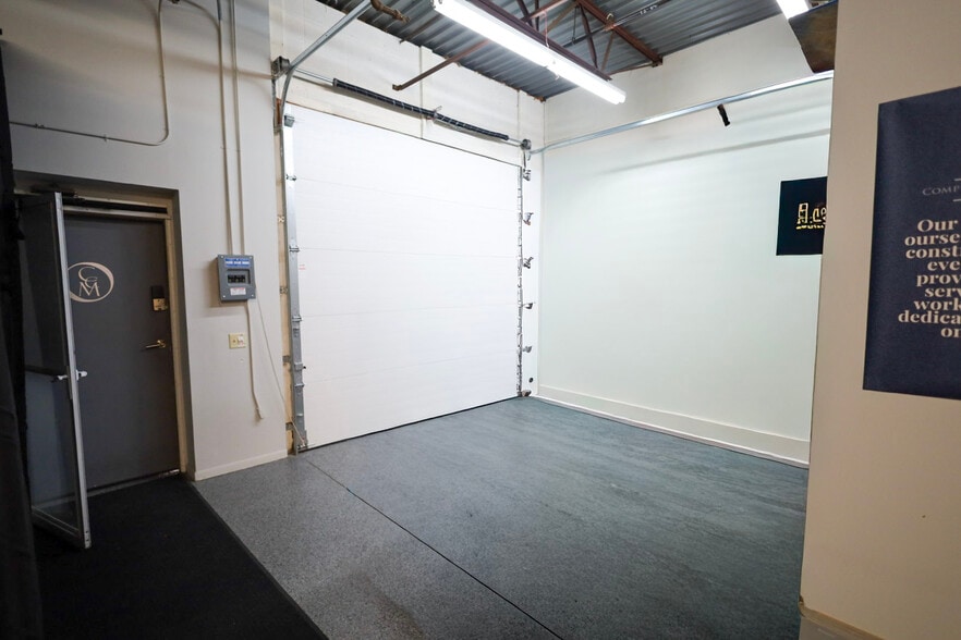 More Photos Of 2525 Nevada Ave N, Golden Valley Light Distribution For Sale