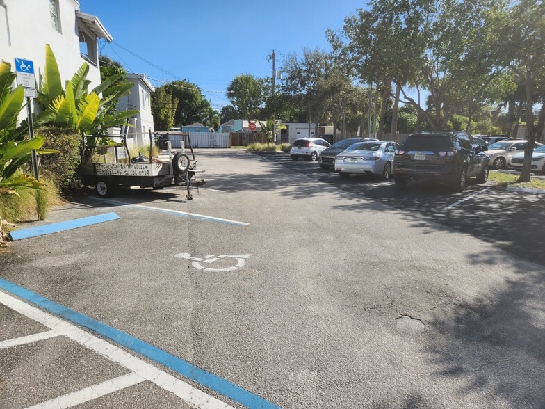 More Photos Of 818 N Dixie Hwy, Lake Worth Storefront Retail Residential For Sale