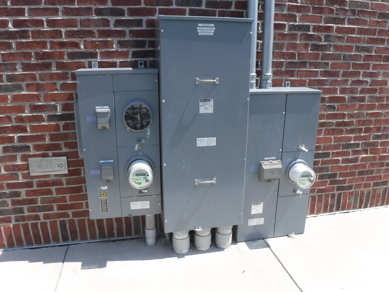 More Photos Of 1103 D St, North Wilkesboro Storefront Retail Office For Lease