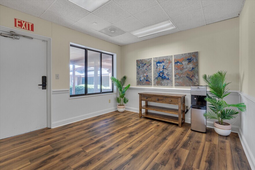 More Photos Of 1904 Front St, Durham Medical For Lease