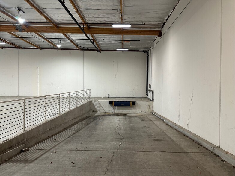 More Photos Of 1710 Ives Ave, Oxnard Warehouse For Lease