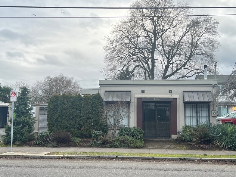 More Photos Of 2304 N Killingsworth St, Portland Warehouse For Sale