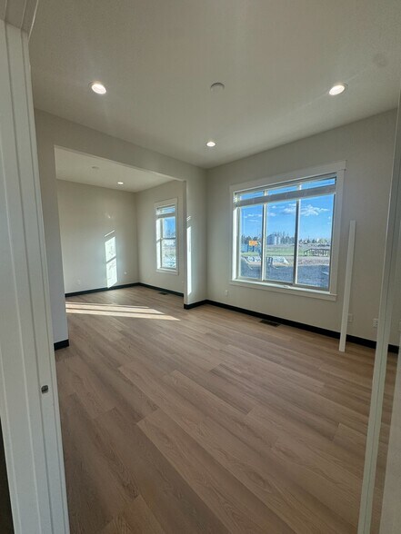 More Photos Of 112 Sugar Avenue, Sugar City Office For Lease