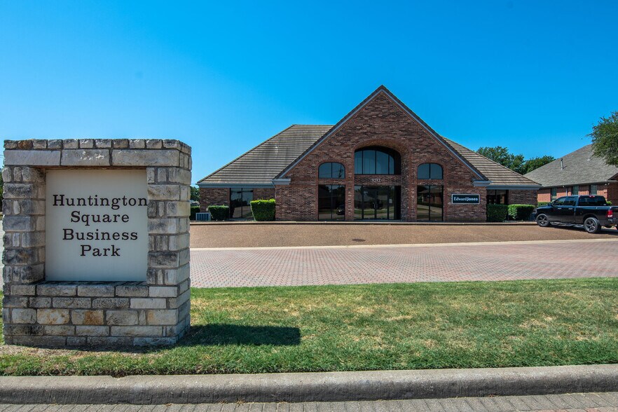 More Photos Of 9292 Huntington Sq, North Richland Hills Loft Creative Space For Lease