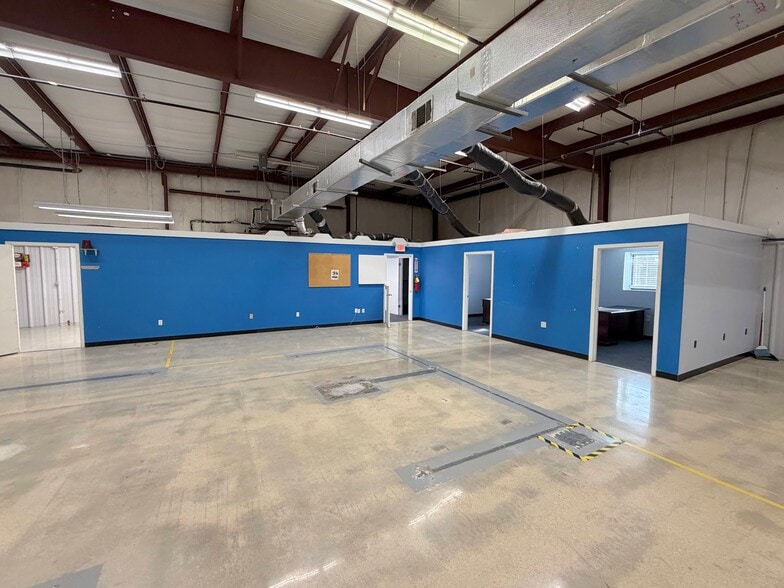 More Photos Of 706 Anchors St NW, Fort Walton Beach Warehouse For Lease