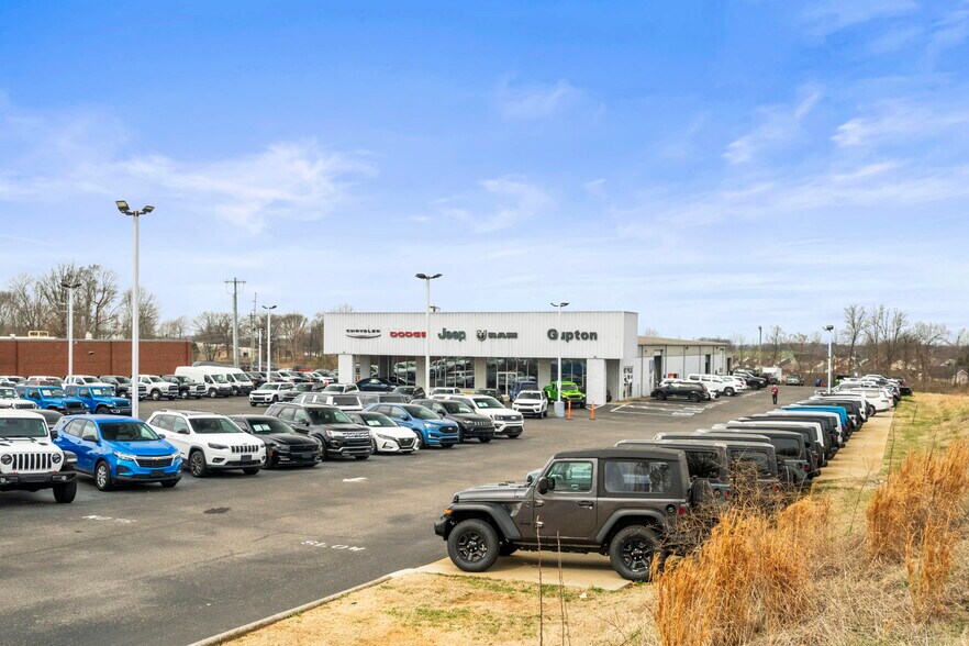 More Photos Of 3450 Tom Austin Hwy, Springfield Auto Dealership For Lease