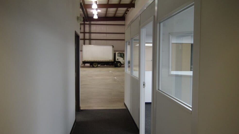 More Photos Of 12801 Silver Lake Rd, Brighton Manufacturing For Sale