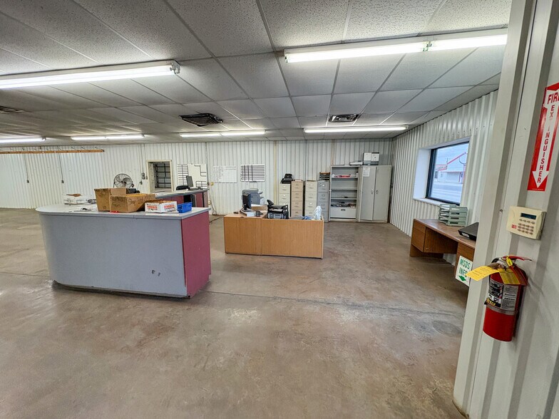 More Photos Of 200 N Pine St, Kermit Industrial For Sale