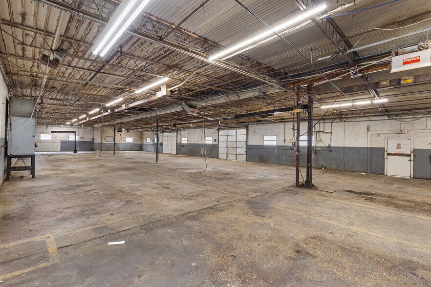 More Photos Of 5908-5912 Eden Dr, Fort Worth Warehouse For Sale