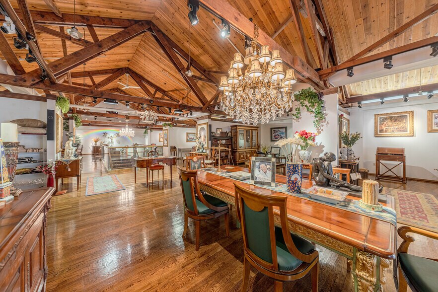 More Photos Of 560 Main St, Fort Lee Freestanding For Sale