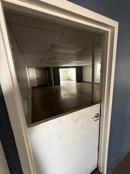More Photos Of 2700 W Burbank Blvd, Burbank Storefront For Lease