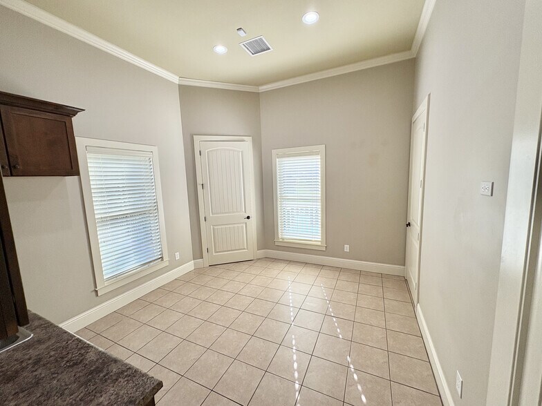 More Photos Of 1129 Lake Oconee Pky, Eatonton Office For Lease