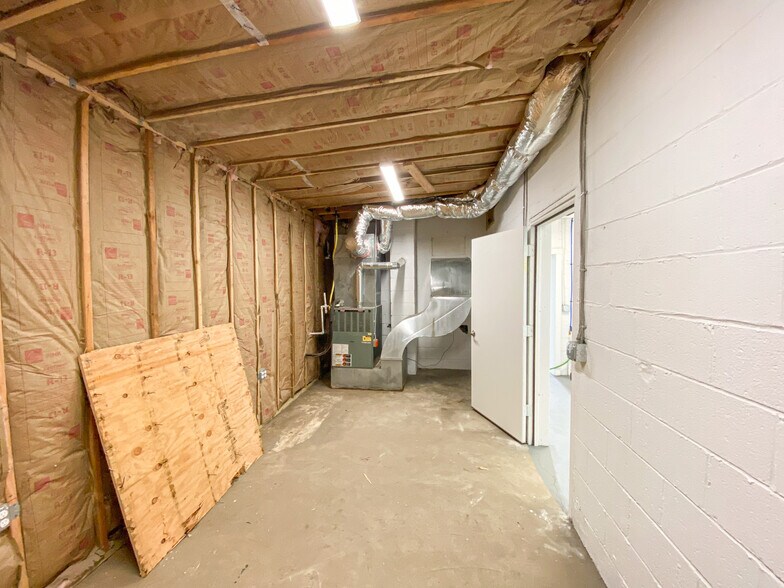 More Photos Of 15 Georgetown Rd, Wrightstown Service For Lease