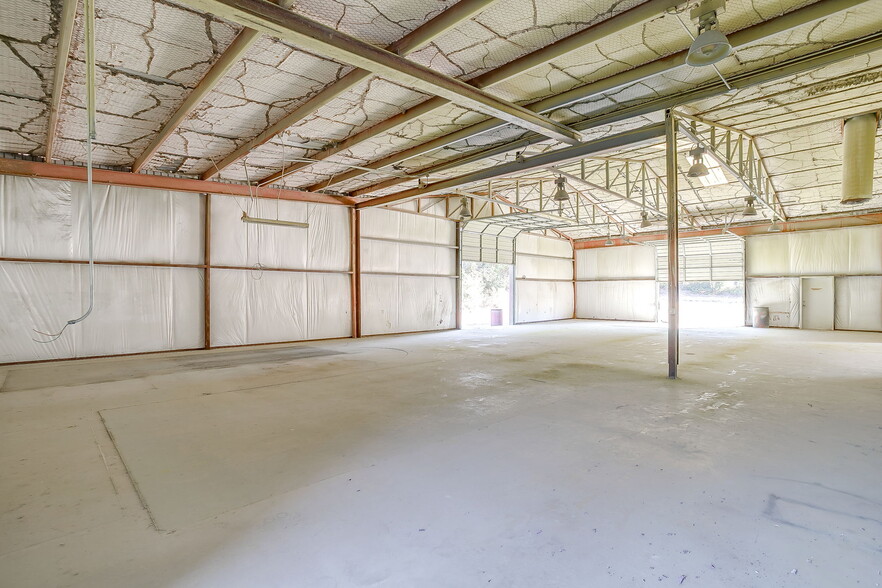 More Photos Of 3545 N Main St, Cleburne Industrial For Lease