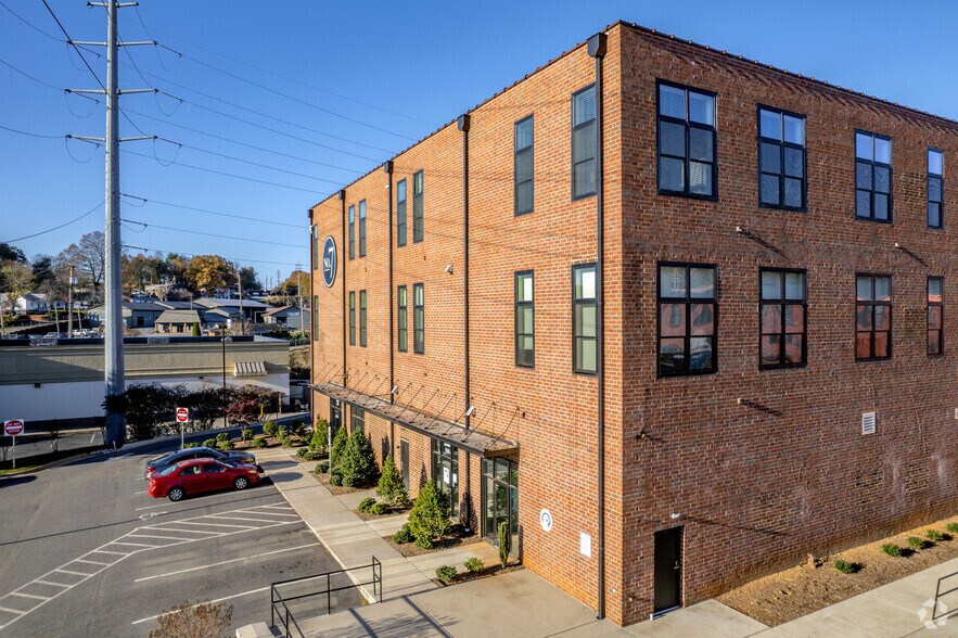 More Photos Of 109 E Fleming Dr, Morganton Apartments For Lease