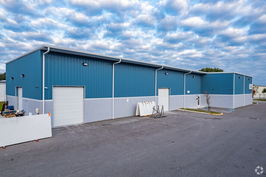 More Photos Of 4402 W Crest Ave, Tampa Warehouse For Lease