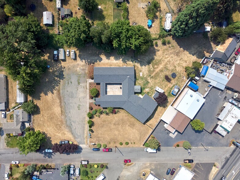 More Photos Of 1480 NE Laurel Ave, Woodburn Office For Sale