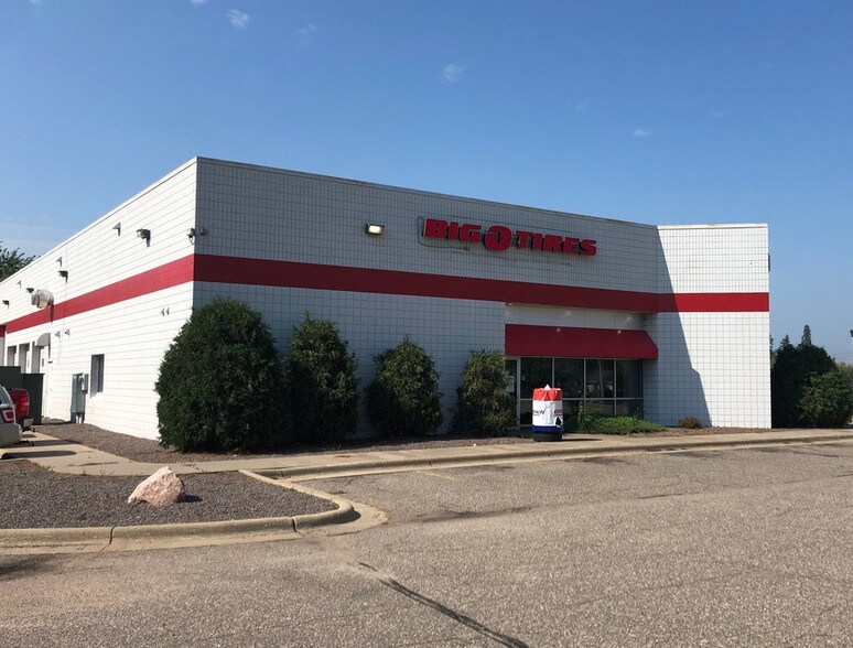 More Photos Of 22 8th Ave SE, Saint Cloud Auto Repair For Lease