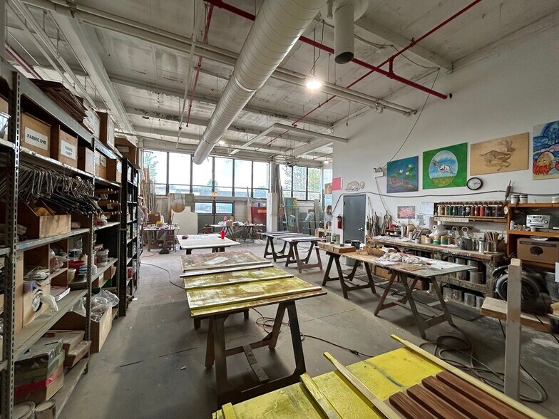 More Photos Of 4242 W Bryn Mawr Ave, Chicago Manufacturing For Lease