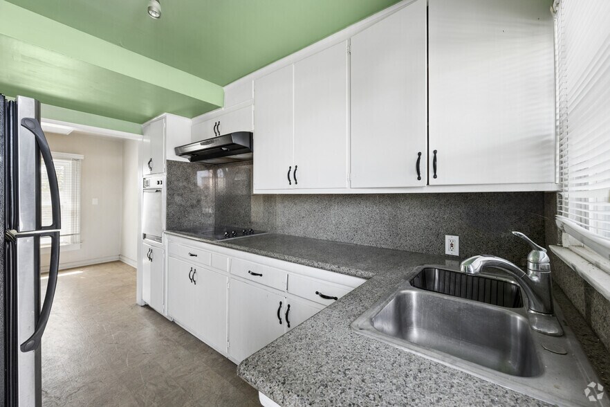 More Photos Of 412 N San Gabriel Ave, Azusa Daycare Center For Lease
