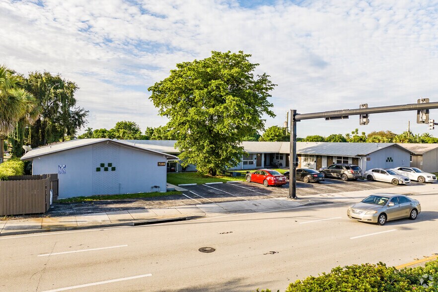 Primary Photo Of 7200 Pembroke Rd, Miramar Apartments For Sale